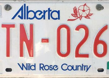 New distracted driving laws of Canada will take effect from January 1, 2021