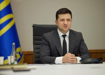 Ukraine demands ceasefire and withdrawal of Russian forces, as representatives hold talks