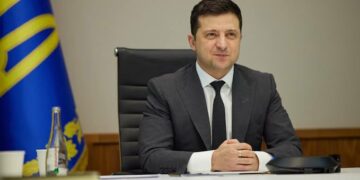 Ukraine demands ceasefire and withdrawal of Russian forces, as representatives hold talks