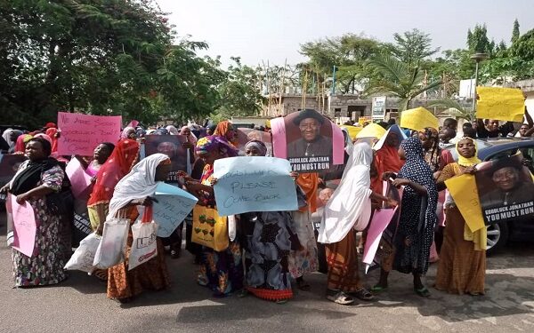 Nigerian women and youths march for Goodluck Jonathan’s return in 2023