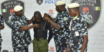 Police dismiss Inspector who justified extortion in video