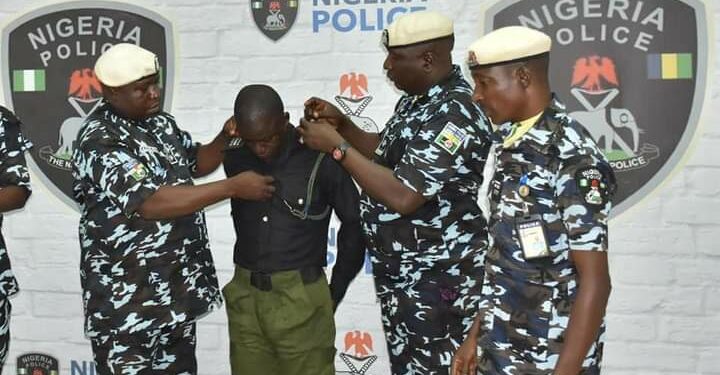 Police dismiss Inspector who justified extortion in video