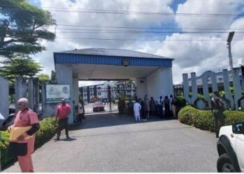 Ayade locks out civil servants over lateness to work