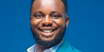 Oga Sabinus secretly engages girlfriend after surviving car accident