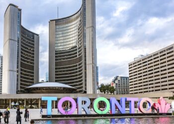 Toronto Drops COVID Vaccine Mandate, Staff Offered Reinstatement