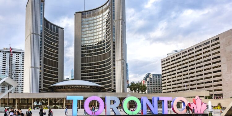 Toronto Drops COVID Vaccine Mandate, Staff Offered Reinstatement