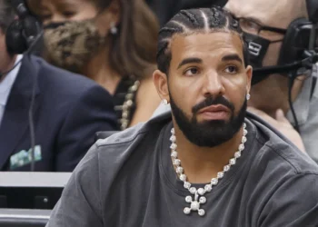 Drake acquires necklace with 42 engagement diamonds for all the times he wanted to propose