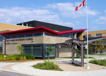 3 people hospitalized after fight inside Oakville high school