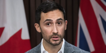 Ontario Education Minister urges school board to solve Oakville transgender teacher issue