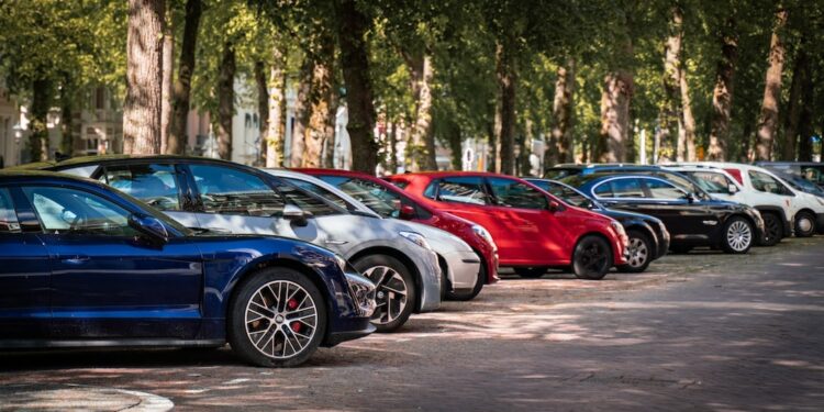 Holiday shoppers can park free of charge in south Mississauga