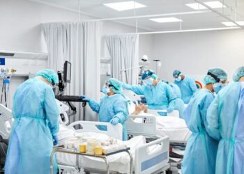 Critics slammed Quebec over suspension of health workers for eating toast, doughnuts