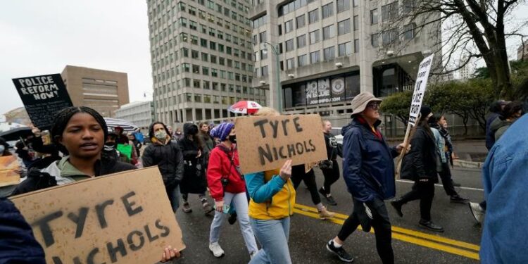 Canadian police chiefs condemn the death of Black man beaten by United States officers