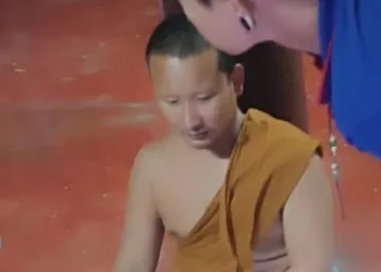 Buddhist monk cuts off manhood to avoid temptation