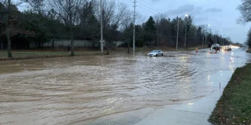Flood shuts down Mississauga’s major road