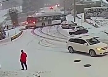 Vancouver bus loses control, hits one car (Video)