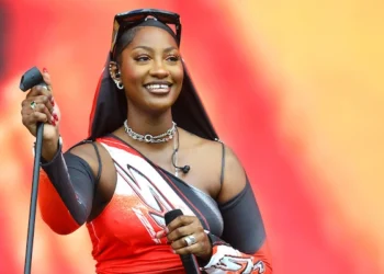 Buhari Praises Tems Over Grammy Win