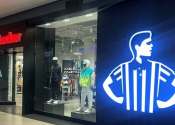 Foot Locker to close 400 stores in North America in yet another setback to retail shopping