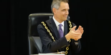 Ottawa urges province to review homelessness funding