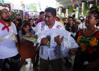 End Time: Mexican Mayor Marries Reptile