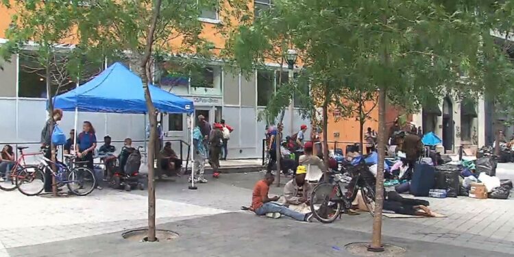 Asylum seekers left sleeping on streets in Toronto amid funding deadlock between city, federal government