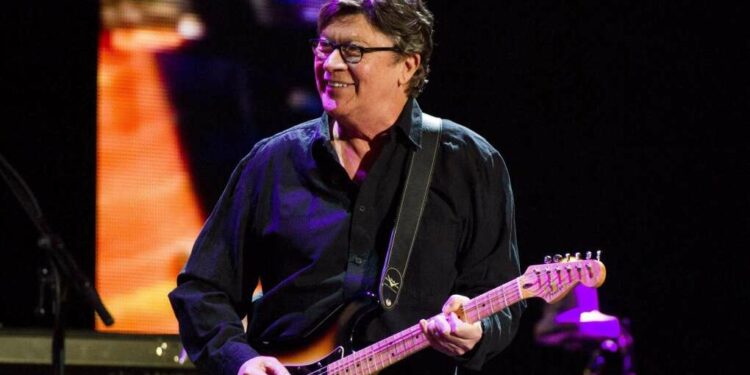Canadian rocker, Robbie Robertson, dies