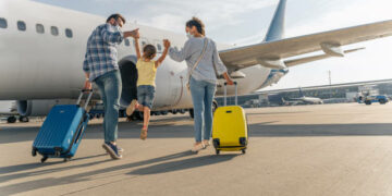 Group Travel vs. Solo Adventure: Weighing the Pros and Cons for Your Next Journey