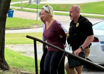 Teacher arrested for raping 12-year-old reveals she’s pregnant and will raise the baby alone