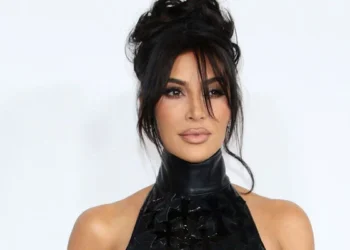 Kim Kardashian pledges to remain single for another year