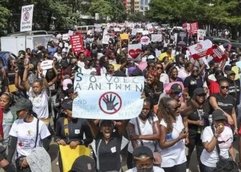 Thousands of women protest against femicide in Kenya