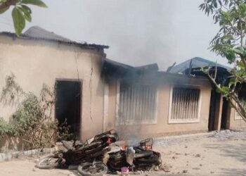 Plateau protesters set monarch’s palace ablaze over arrests by security agents