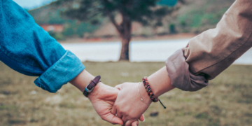 3 ways to support family and friends through a tough time