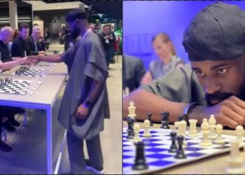 Nigerian Tunde Onakoya Beats 10 Chess Opponents Simultaneously in Germany