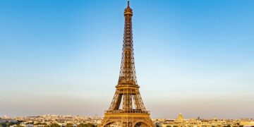 Eiffel Tower staff commence strike