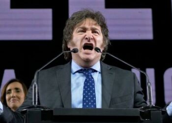 Argentine President Dismisses Labor Minister Over Salary Hike Amid Economic Crisis