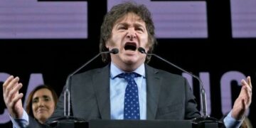 Argentine President Dismisses Labor Minister Over Salary Hike Amid Economic Crisis